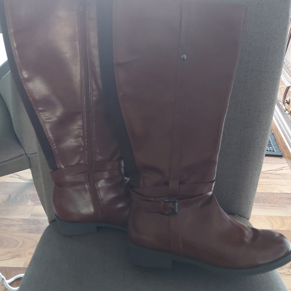 Size 8 Brown Riding Boots